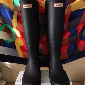 Adjustable tall black Hunter boots